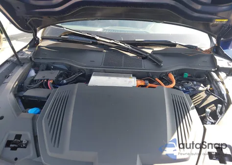 2022 Audi E-Tron Premium Quattro z USA, uszkodzony, nr VIN WA1AAAGE1NB029876